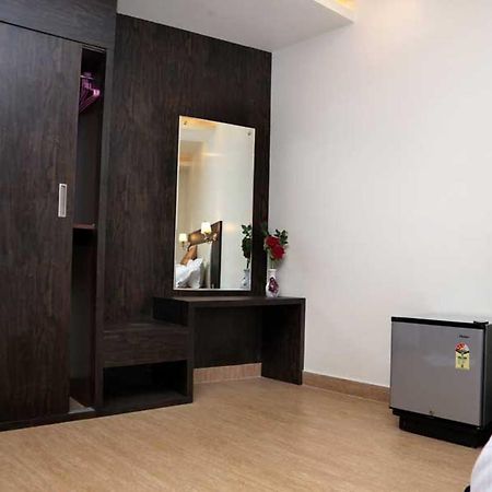 Hotel Vinayak Lifestyle Hotels Lucknow Exterior foto