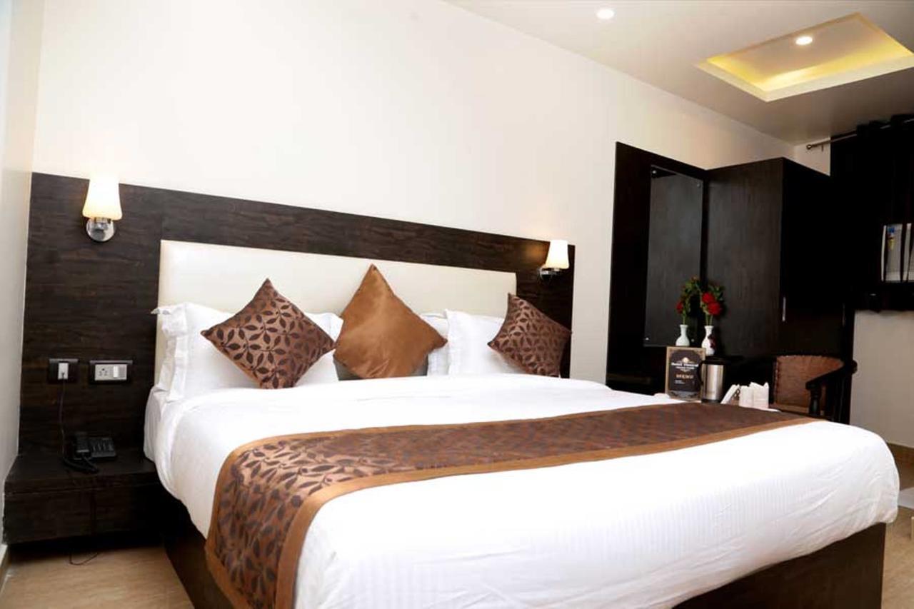 Hotel Vinayak Lifestyle Hotels Lucknow Exterior foto